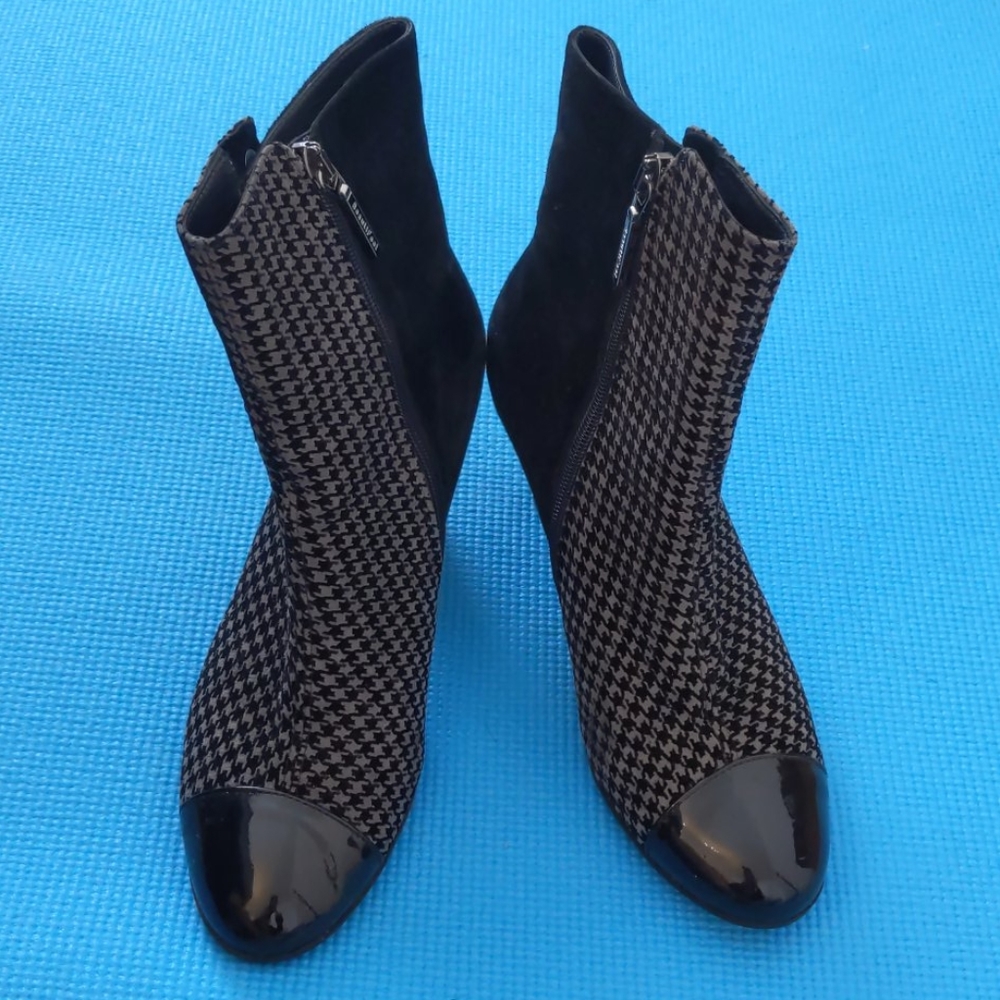 Beautifeel size 8 suede booties